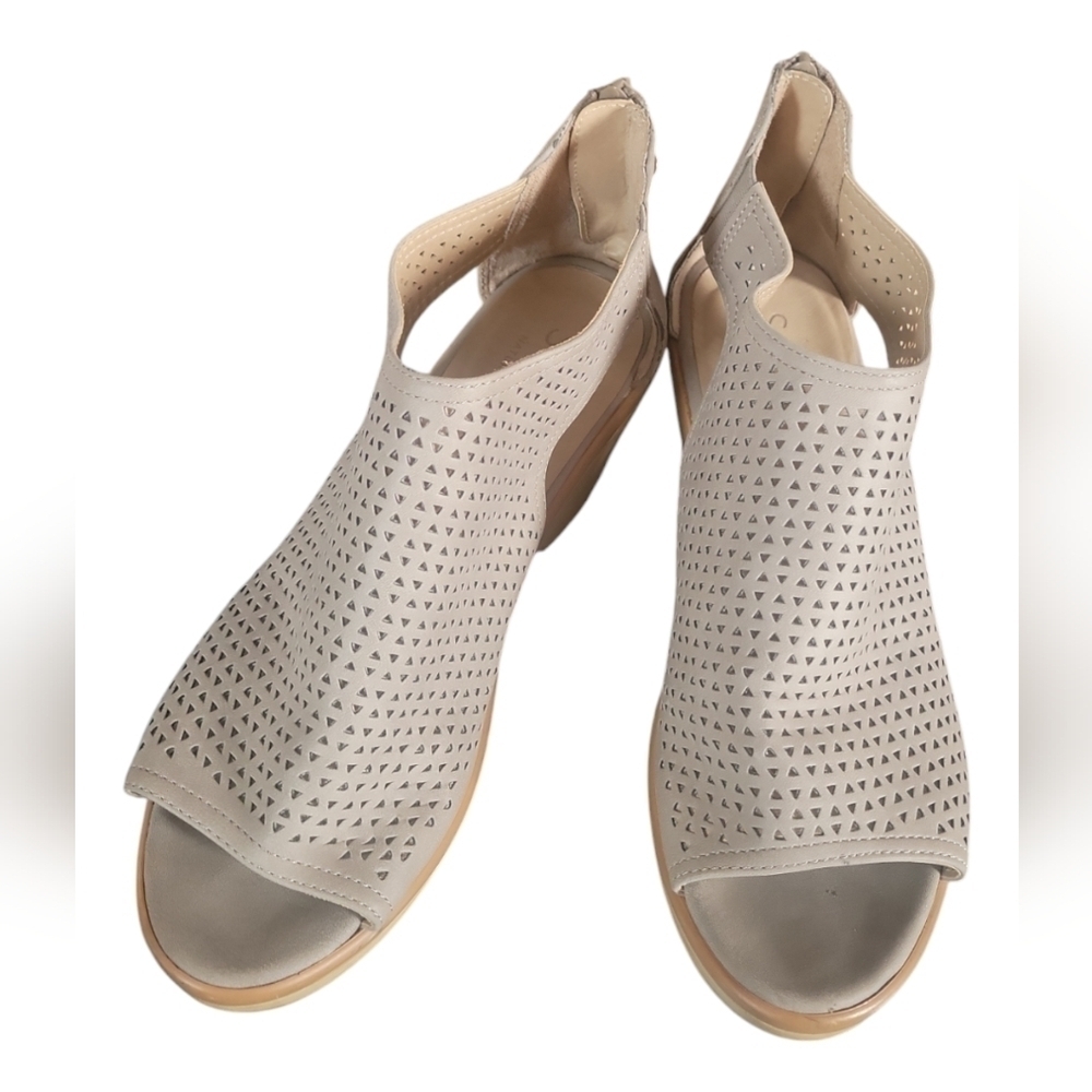 Soul Naturalizer Women's Fayth Tan/Gray Perforated Wedge Wood Heel Sandals 9M